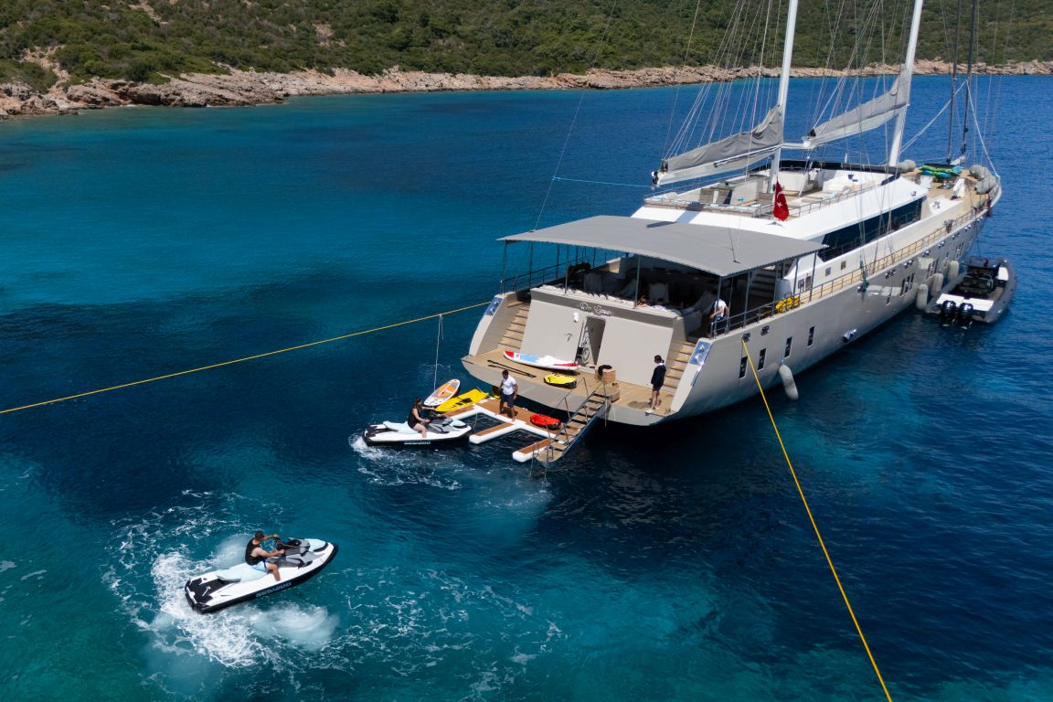 yacht